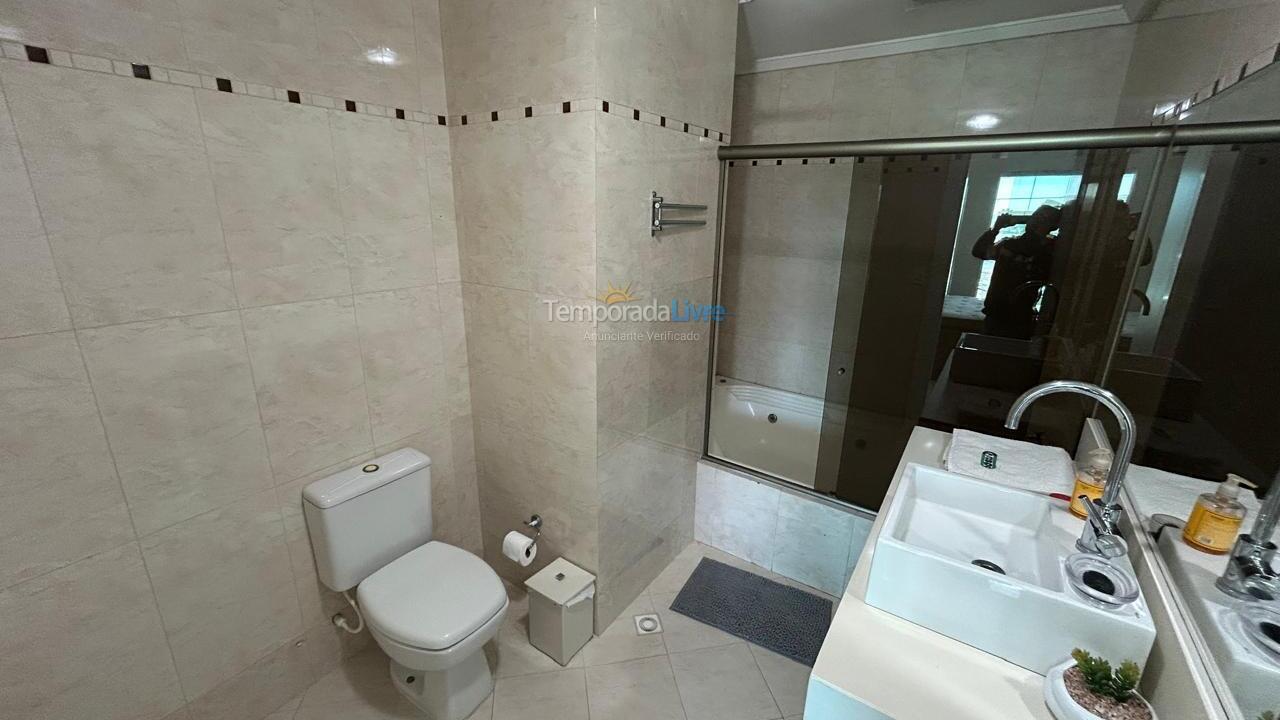 Apartment for vacation rental in Bombinhas (Praia de Bombas)