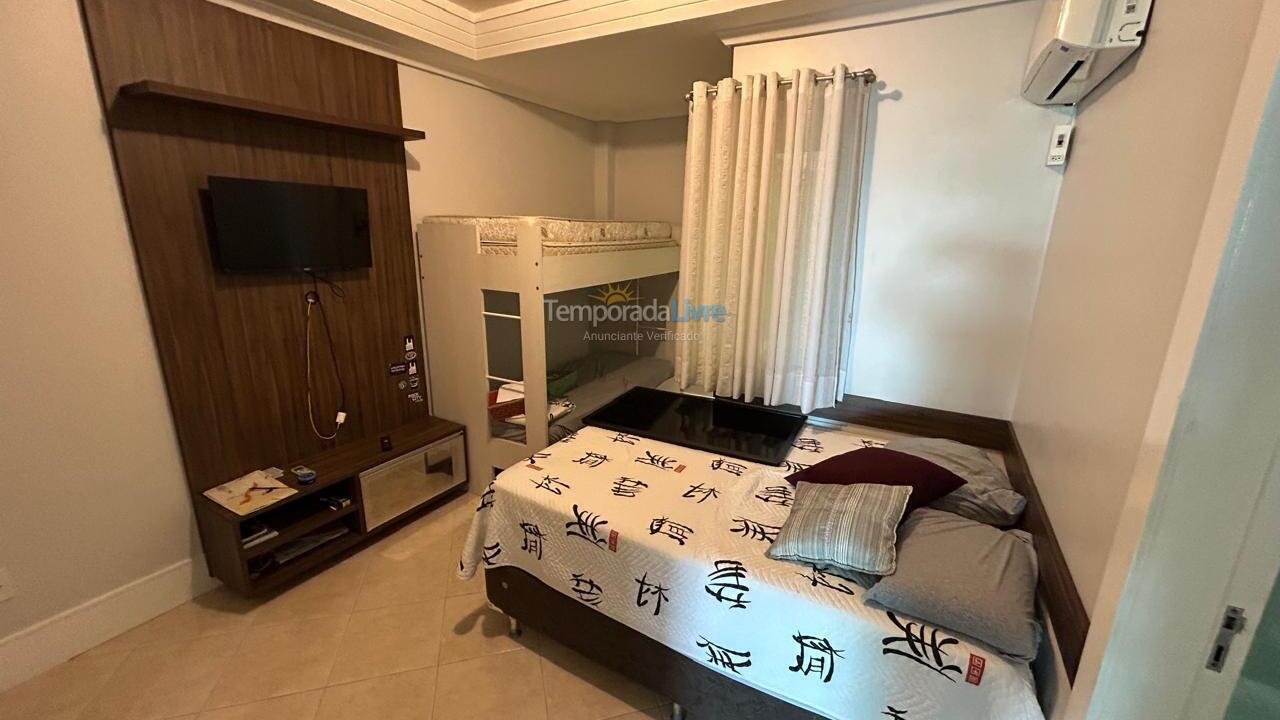 Apartment for vacation rental in Bombinhas (Praia de Bombas)