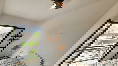 Cozy 2-bedroom apartment on Enseada beach, very close to the sea.