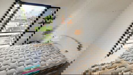 Cozy 2-bedroom apartment on Enseada beach, very close to the sea.