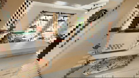 Cozy 2-bedroom apartment on Enseada beach, very close to the sea.