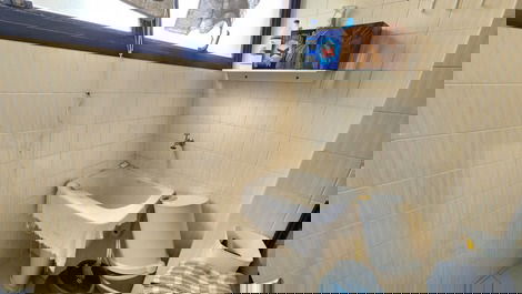 Cozy 2-bedroom apartment on Enseada beach, very close to the sea.