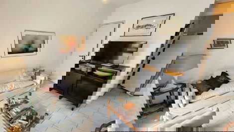 Cozy 2-bedroom apartment on Enseada beach, very close to the sea.