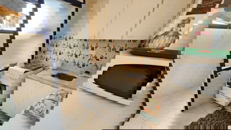 Cozy 2-bedroom apartment on Enseada beach, very close to the sea.