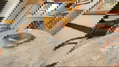 Cozy 2-bedroom apartment on Enseada beach, very close to the sea.