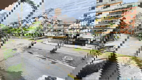 Cozy 2-bedroom apartment on Enseada beach, very close to the sea.