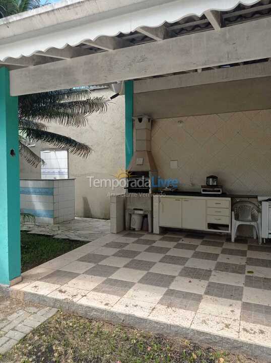Casa para aluguel de temporada em Bertioga (Jardim São Lourenço)