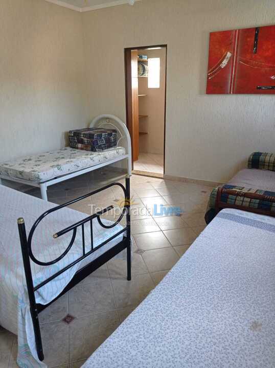 Casa para aluguel de temporada em Bertioga (Jardim São Lourenço)