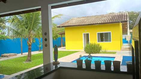 Casa con piscina en Itapoá, capacidad para 8 personas, a 500 m del mar.