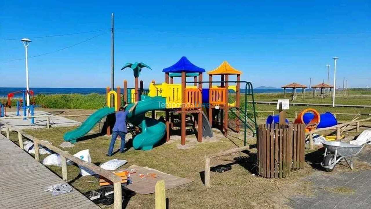 Casa para alquiler de vacaciones em Itapoá (Barra do Saí)