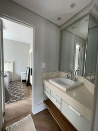 Spacious 3-bedroom apartment in Barra Sul.