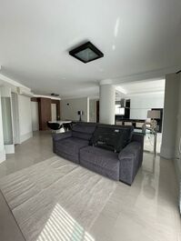 Spacious 3-bedroom apartment in Barra Sul.