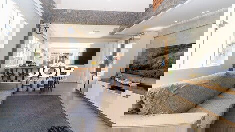 Incrível casa com piscina no Mariscal!