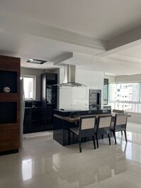 Apartamento pertinho da praia em Balneário Camboriú