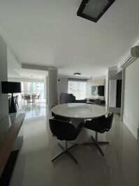 Apartamento pertinho da praia em Balneário Camboriú