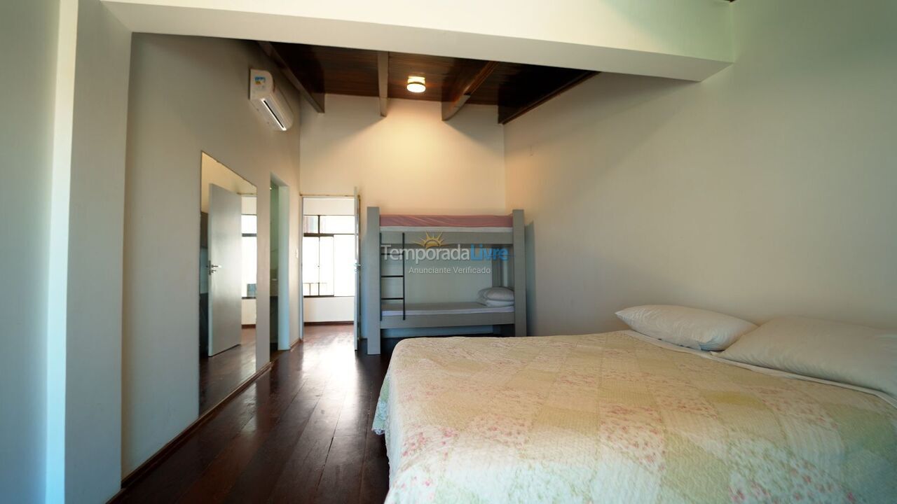 Casa para aluguel de temporada em Balneário Camboriú (Praia do Estaleirinho)