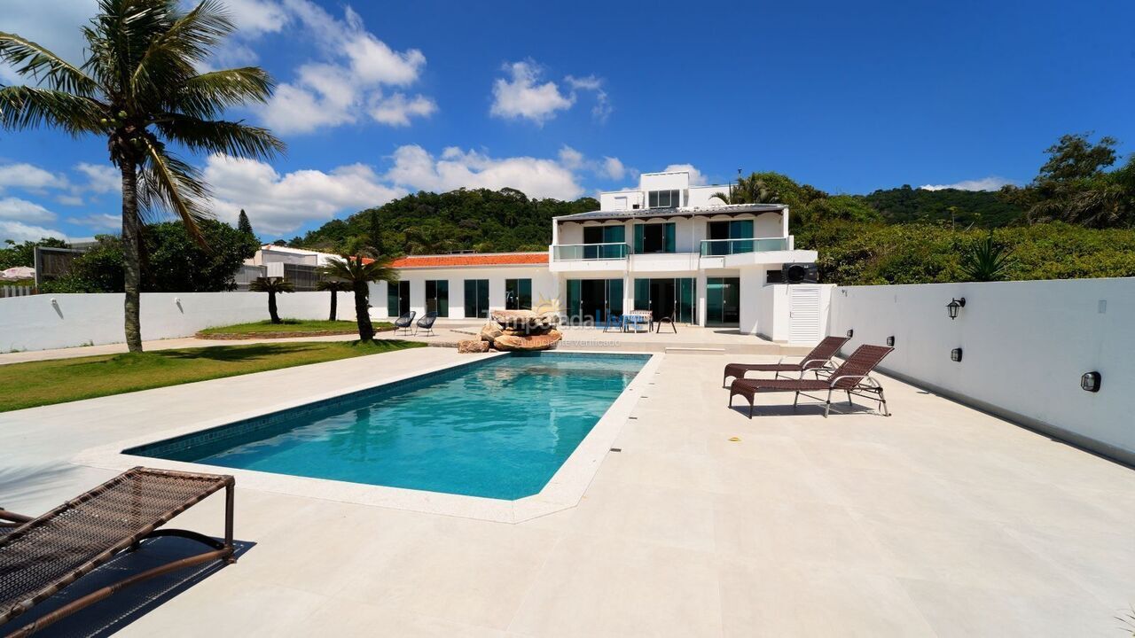 Casa para aluguel de temporada em Balneário Camboriú (Praia do Estaleirinho)