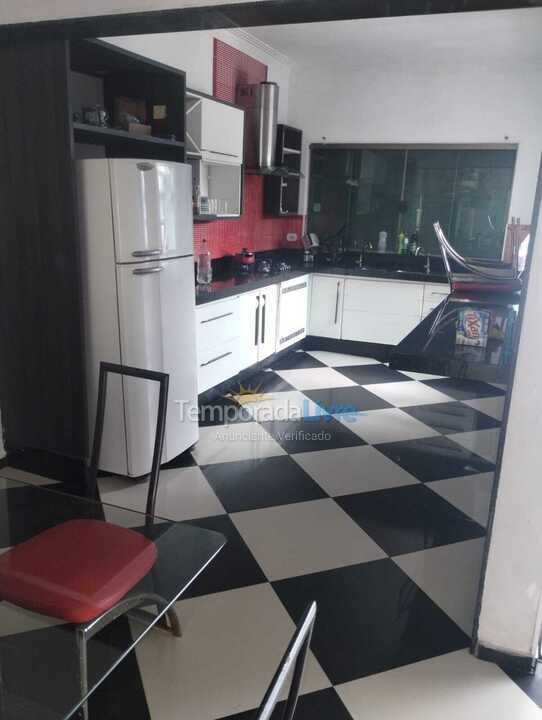 Casa para aluguel de temporada em Caraguatatuba (Martim de Sá)