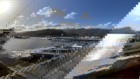 Casa em condomínio marina no Guarujá