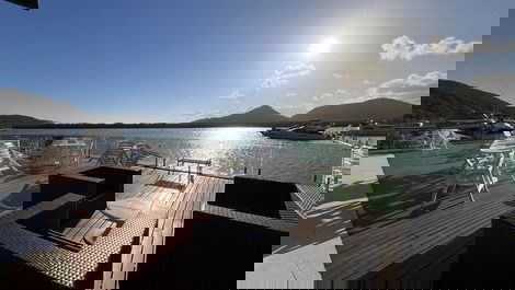 Casa em condomínio marina no Guarujá