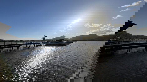 Casa em condomínio marina no Guarujá