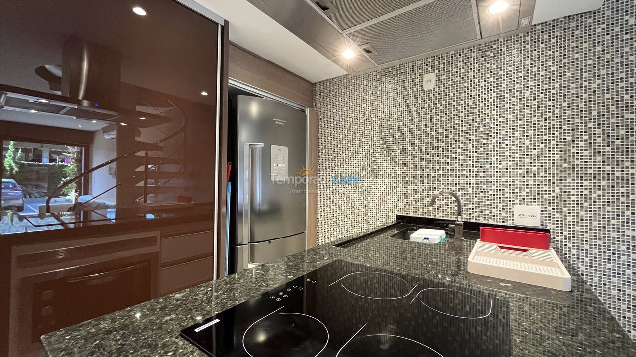 Casa para aluguel de temporada em Guarujá (Tujucupava)