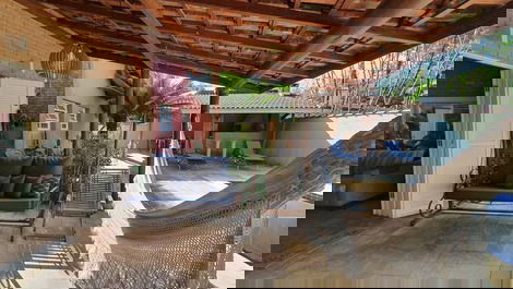 Descanso e diversão a apenas 350m da praia de Itamambuca