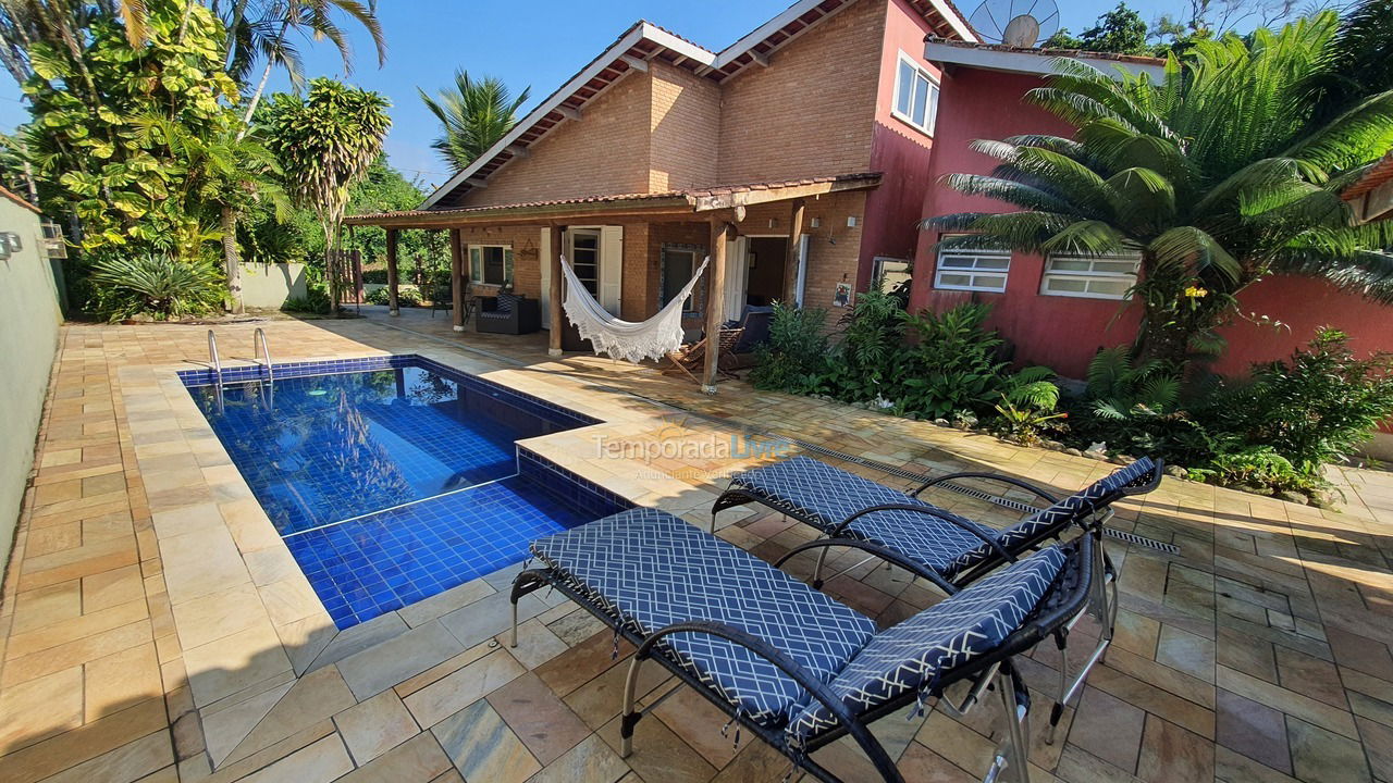 Casa para aluguel de temporada em Ubatuba (Praia de Itamambuca)