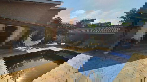 Descanso e diversão a apenas 350m da praia de Itamambuca