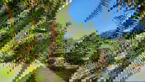 Descanso e diversão a apenas 350m da praia de Itamambuca