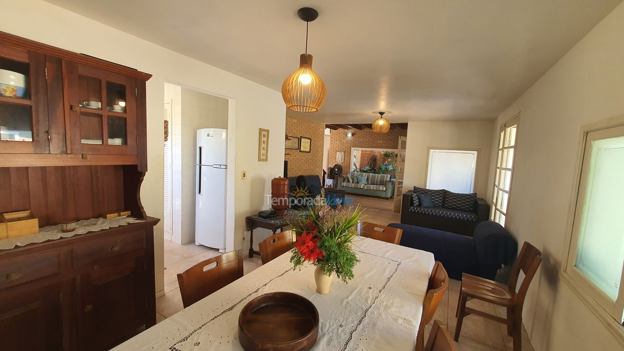 Casa para aluguel de temporada em Ubatuba (Praia de Itamambuca)