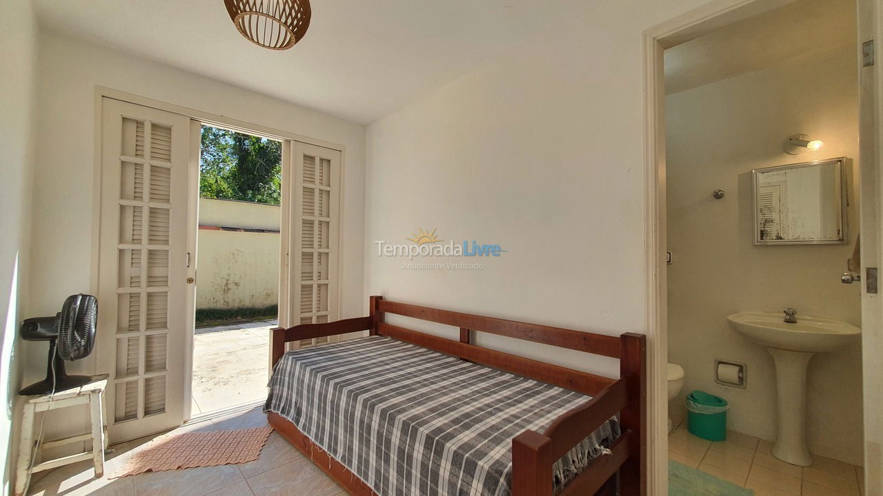 Casa para aluguel de temporada em Ubatuba (Praia de Itamambuca)