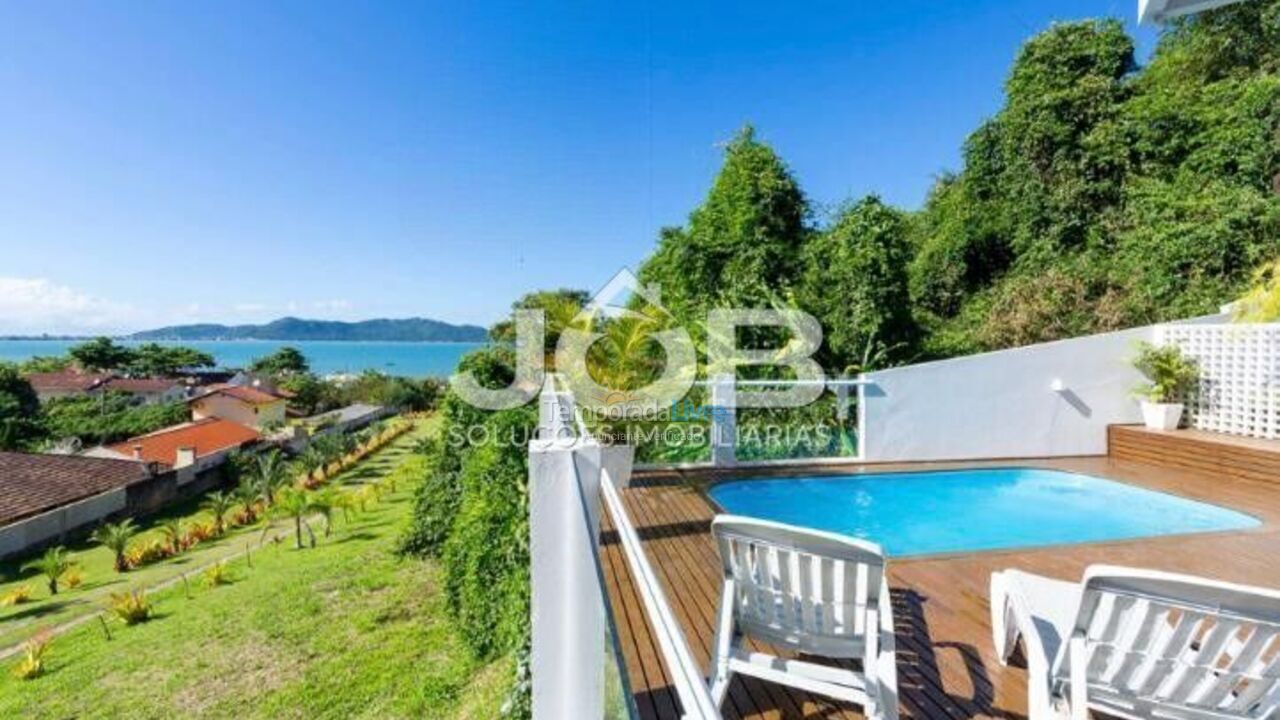 Casa para aluguel de temporada em Bombinhas (Praia de Zimbros)