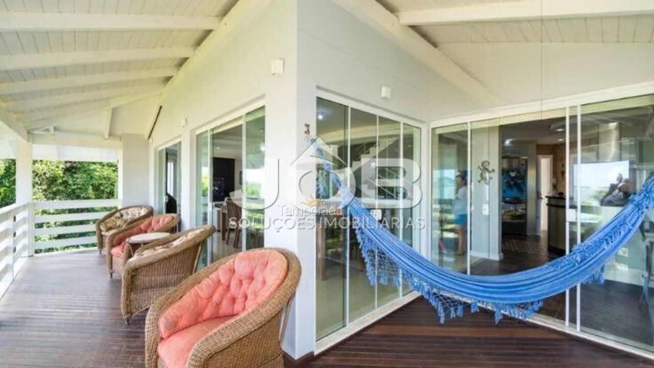 Casa para aluguel de temporada em Bombinhas (Praia de Zimbros)