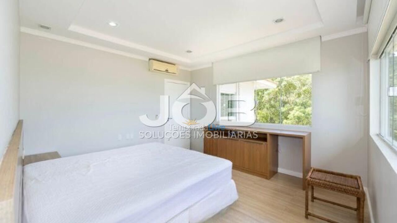 Casa para aluguel de temporada em Bombinhas (Praia de Zimbros)