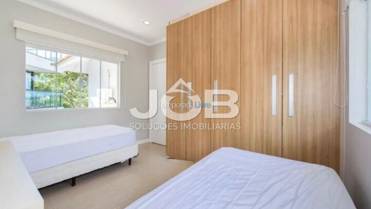 Casa para aluguel de temporada em Bombinhas (Praia de Zimbros)