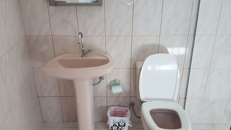 Apartamento Pé-na-areia com 3 quartos para temporada em Ubatuba