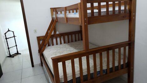 Apartamento Pé-na-areia com 3 quartos para temporada em Ubatuba