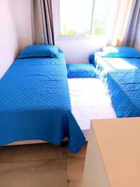 Quarto 3 com 3 camas de solteiro