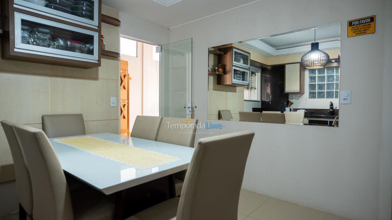 Casa para aluguel de temporada em Bombinhas (Praia de Zimbros)