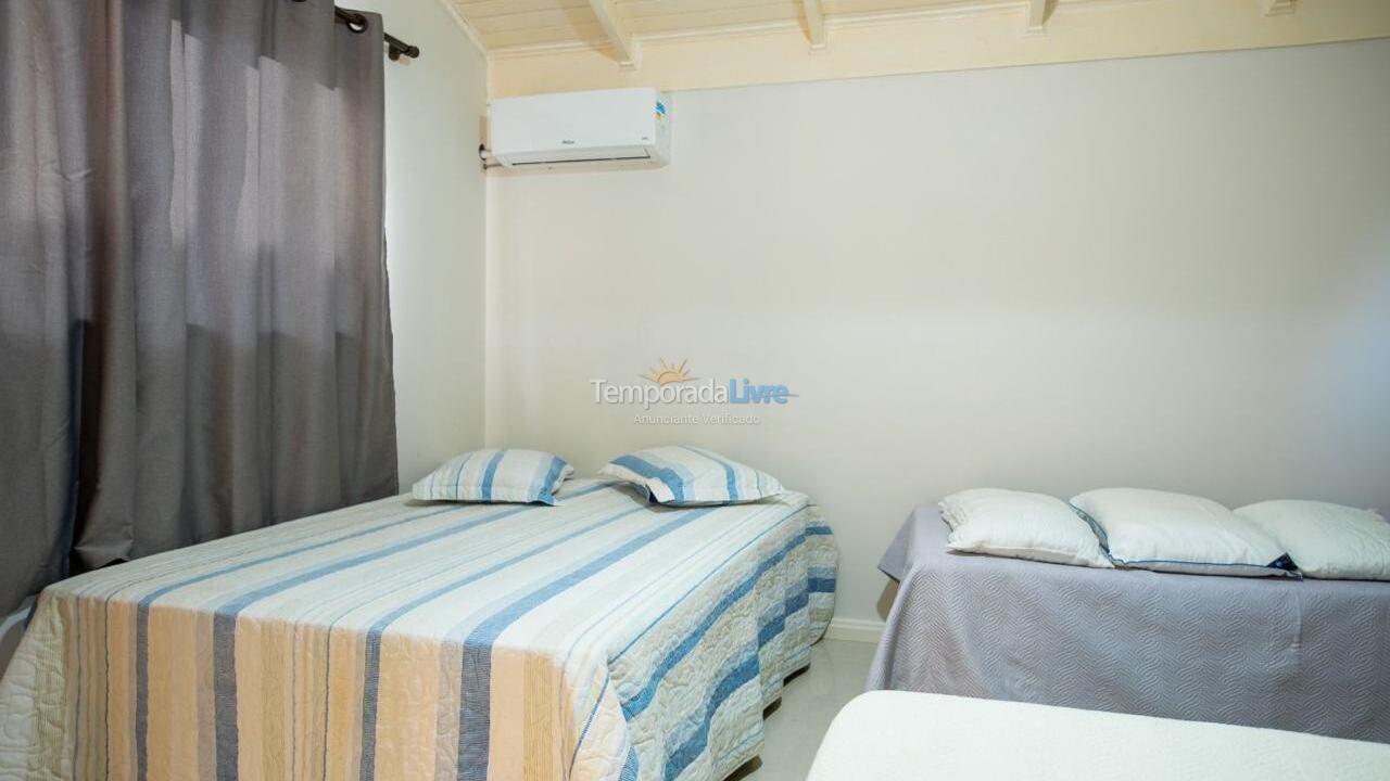 Casa para aluguel de temporada em Bombinhas (Praia de Zimbros)