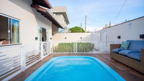 Casa de 2 pisos com piscina na praia de zimbros