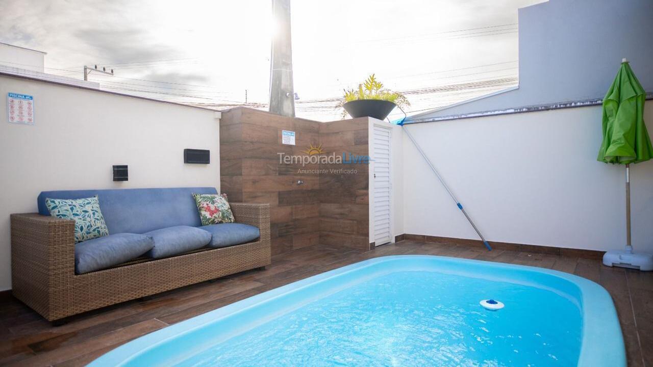 Casa para aluguel de temporada em Bombinhas (Praia de Zimbros)