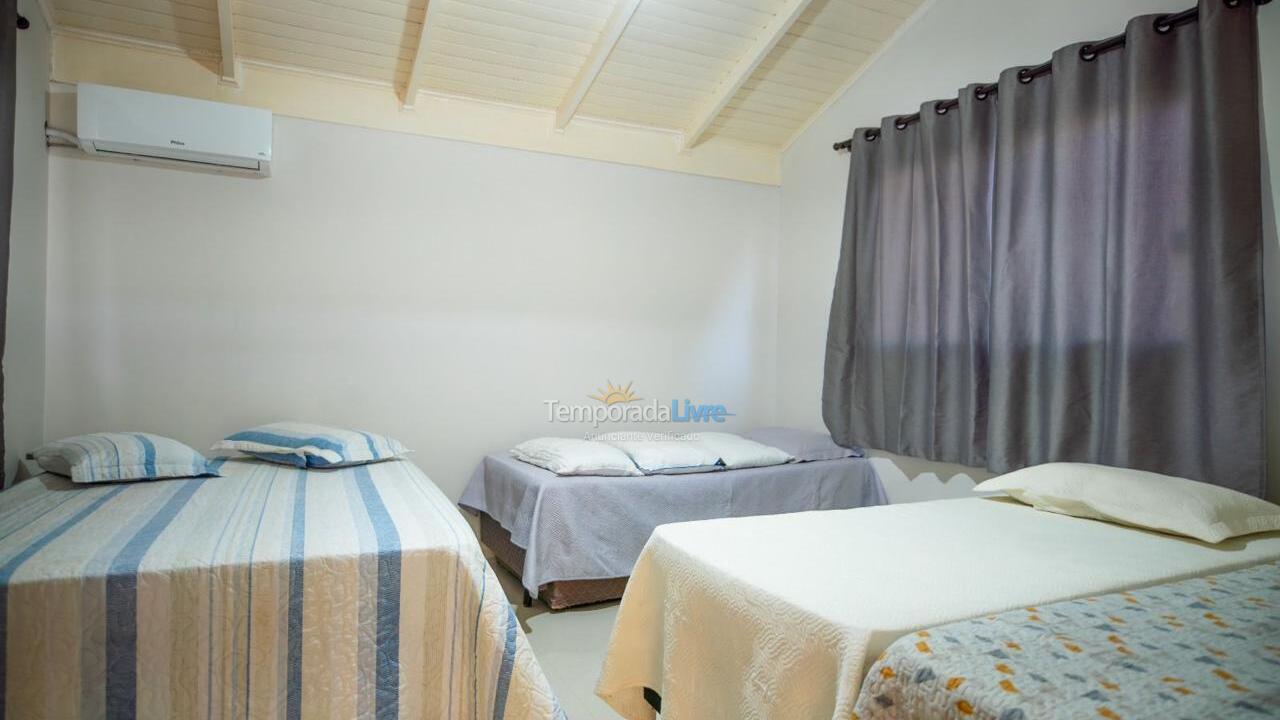 Casa para aluguel de temporada em Bombinhas (Praia de Zimbros)