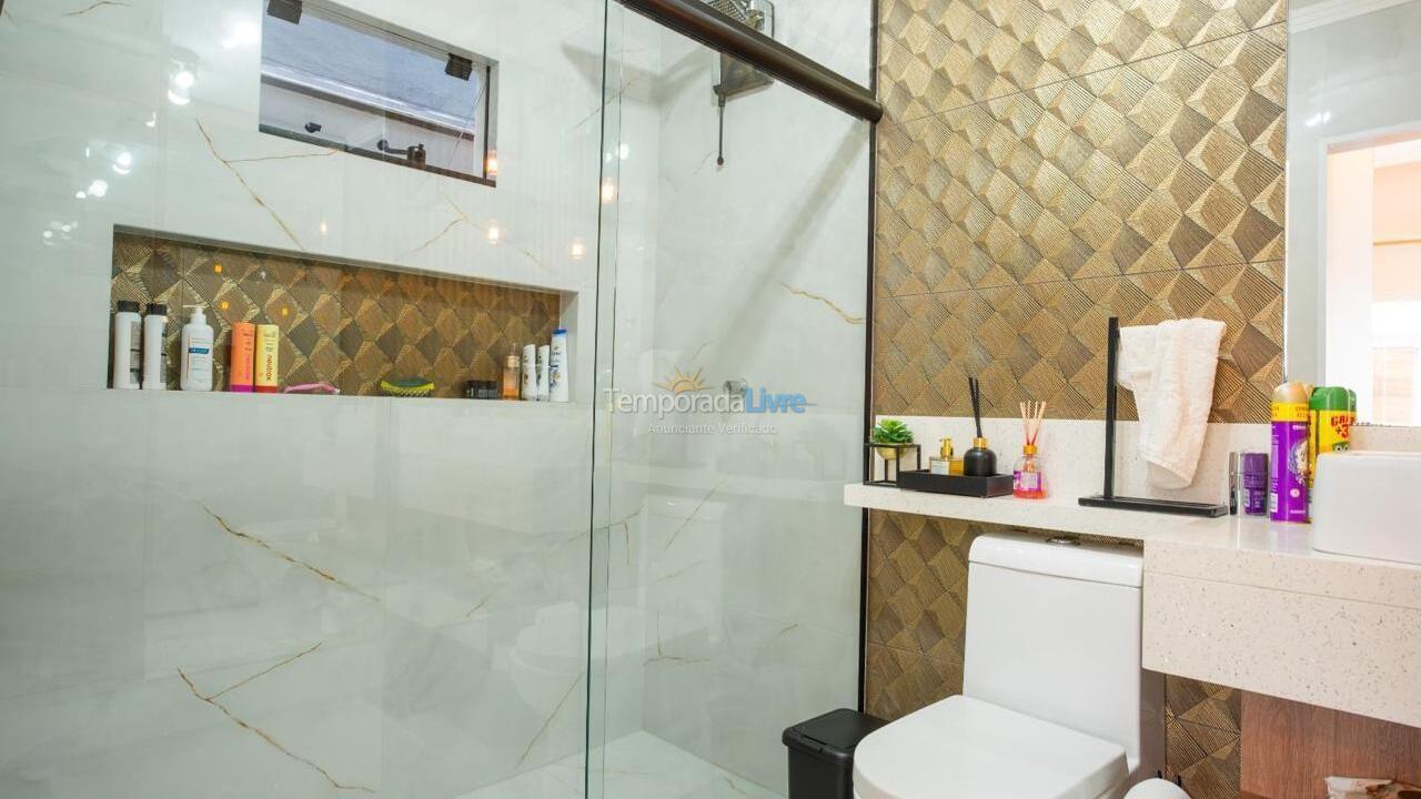 Casa para aluguel de temporada em Bombinhas (Praia de Zimbros)