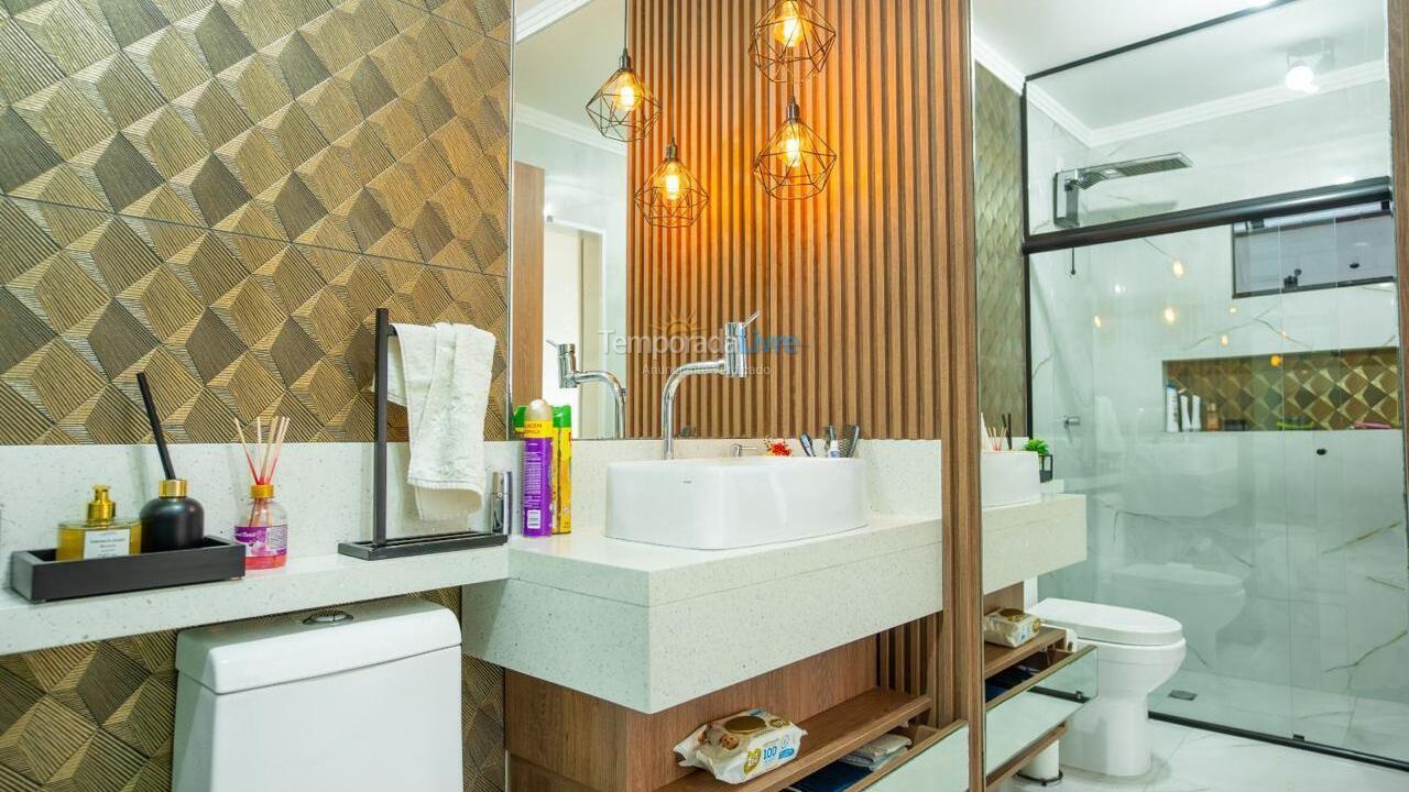 Casa para aluguel de temporada em Bombinhas (Praia de Zimbros)