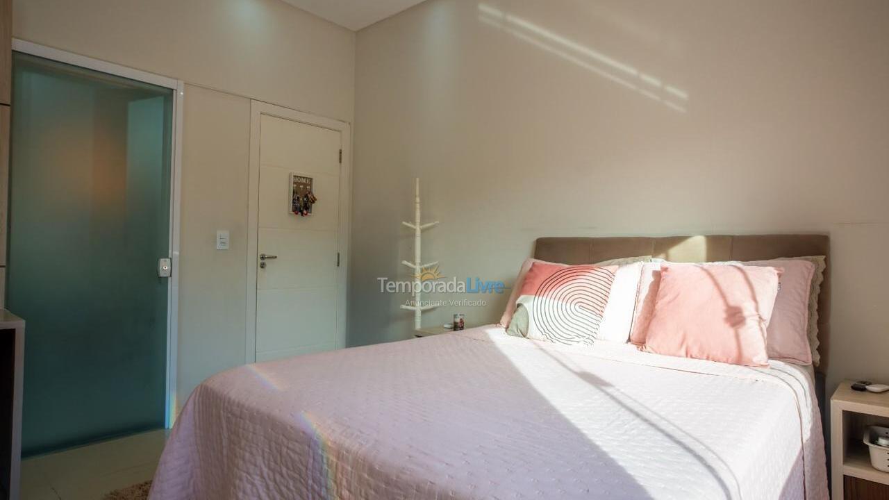 Casa para aluguel de temporada em Bombinhas (Praia de Zimbros)