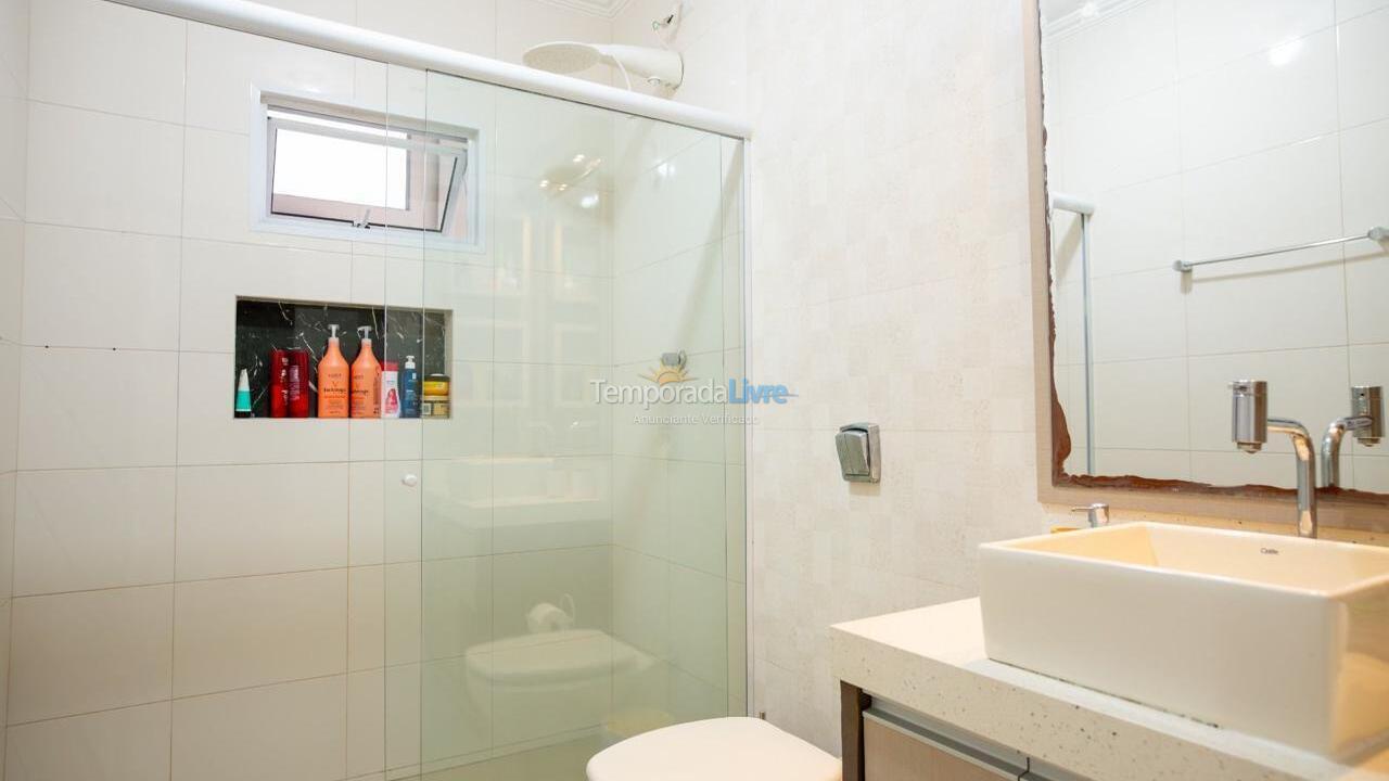 Casa para aluguel de temporada em Bombinhas (Praia de Zimbros)