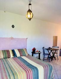 Suite with balcony overlooking the sea in Ilhabela, 900 meters from the beach and shops.