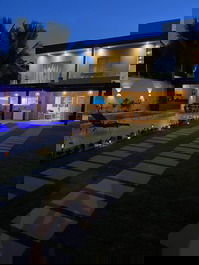 Casa de lujo con 4 suites en Arraial con bañera.